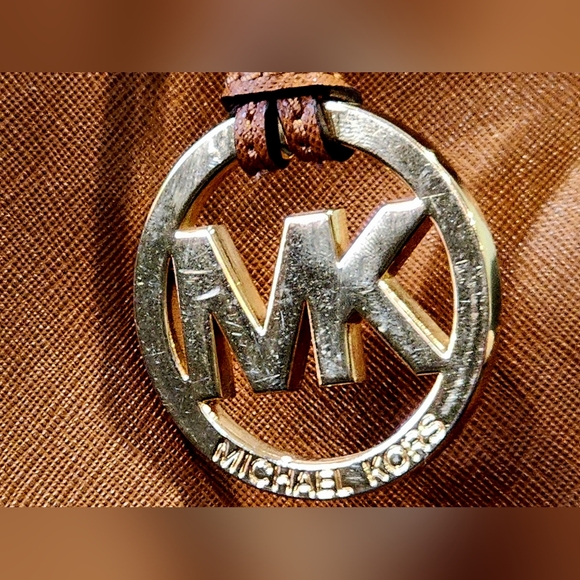 MICHAEL KORS | Cindy Dome Bag | Saffiano Leather | Peanut - Picture 10 of 12